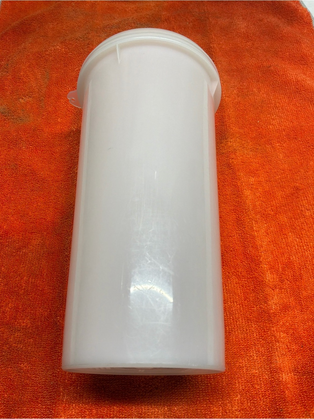 Vintage Tupperware #261-15 Juice Storage Container With Lid